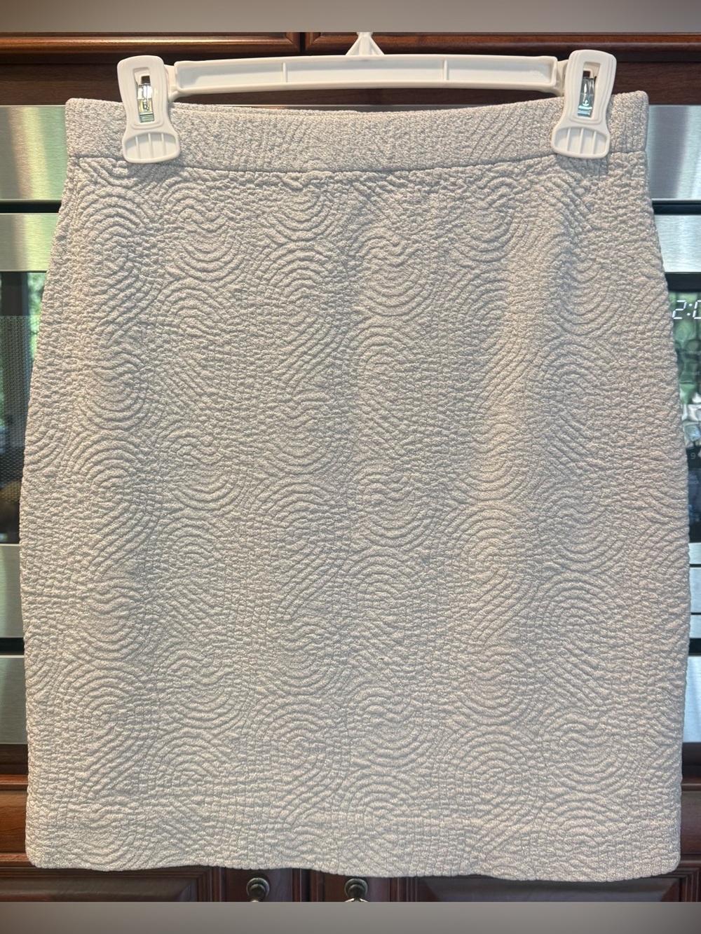 St. John Silver Textured Pencil Skirt